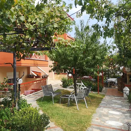 Spathies - Ground At Village Case de vacanță